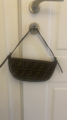 Fendi halbmond schultertasche - fendi,
